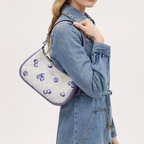 Teri Shoulder Bag In Signature Canvas With Blueberry Print - Picture 4 of 15